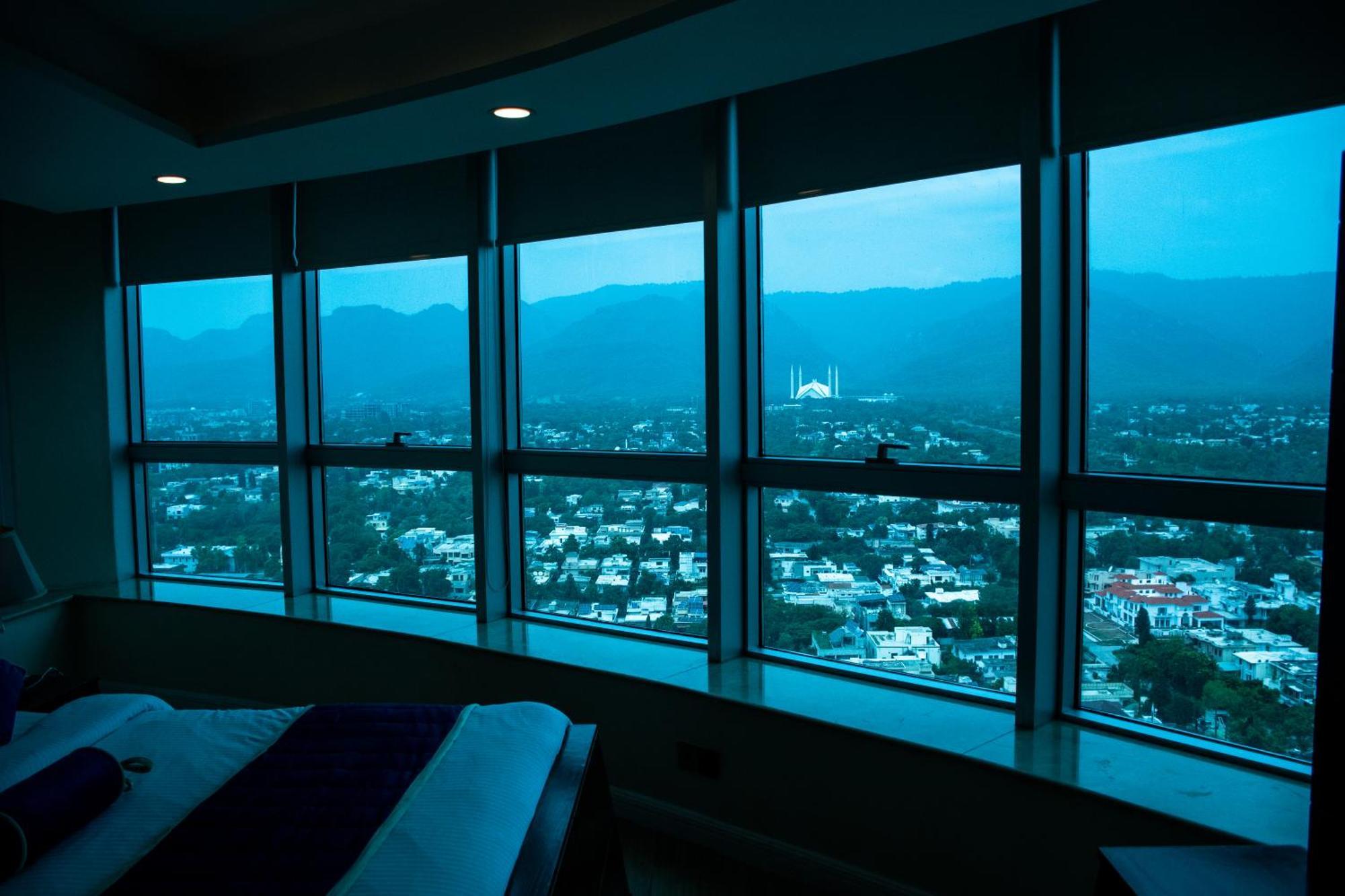 Centaurus Hotel Suites Islamabad Bagian luar foto