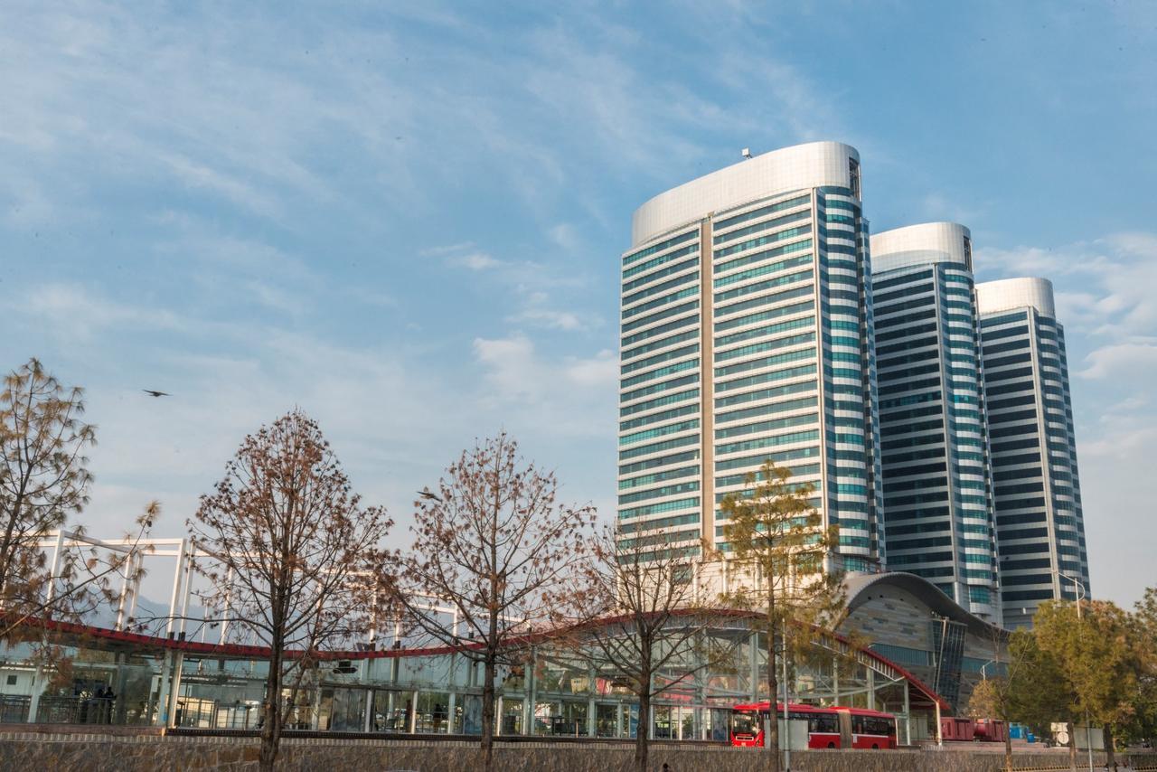 Centaurus Hotel Suites Islamabad Bagian luar foto